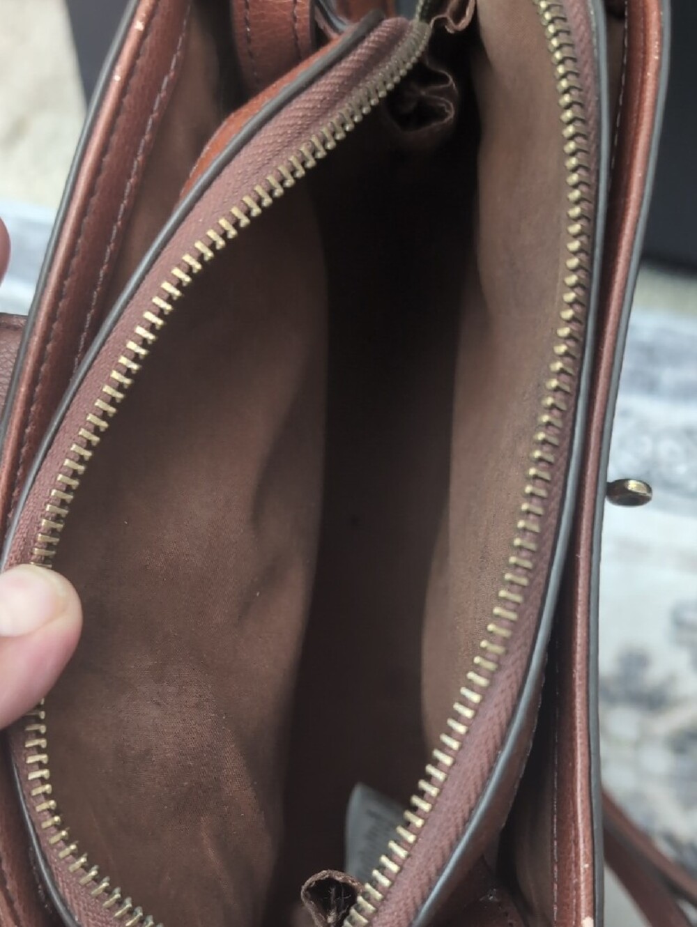 Fossil Lana Crossbody Leather Bag with Gold Accent - Picture 11 of 17